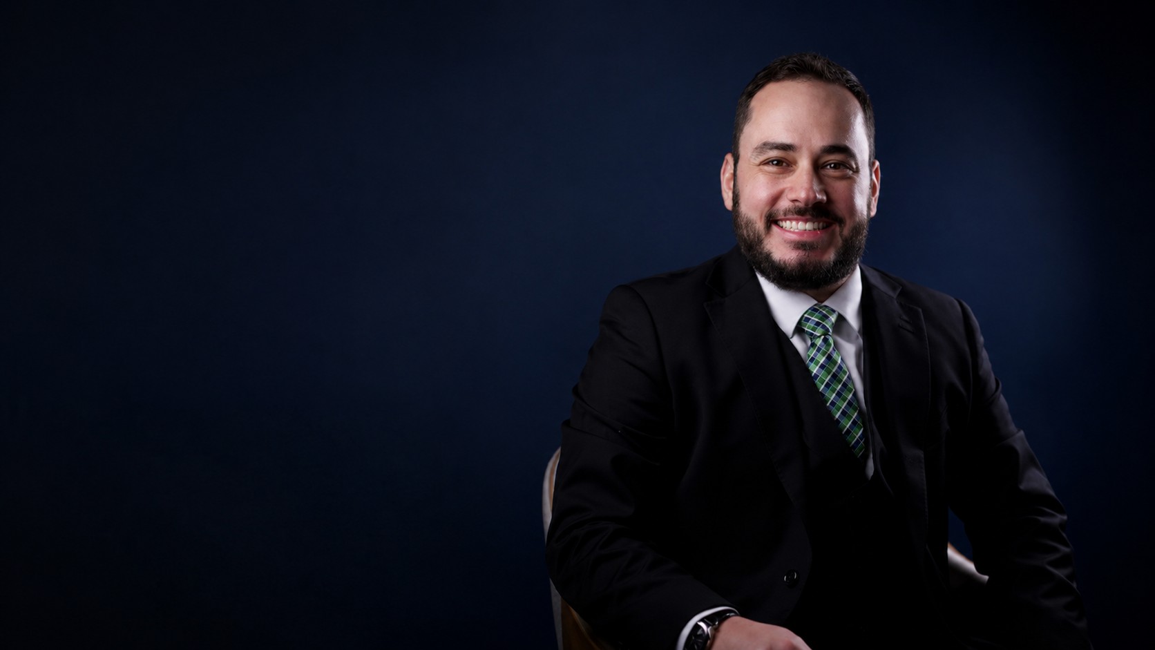 Dr. Leonardo Alves da Silva, advogado trabalhista, em retrato executivo